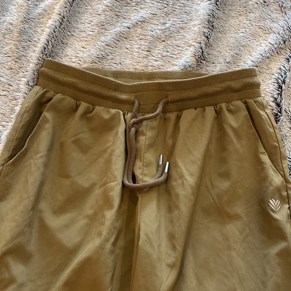 Forever 21 light weight joggers - Picture 3 of 5